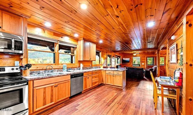 304 Carly Way, Gatlinburg, TN 37738