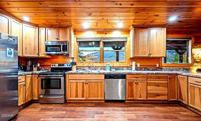 304 Carly Way, Gatlinburg, TN 37738