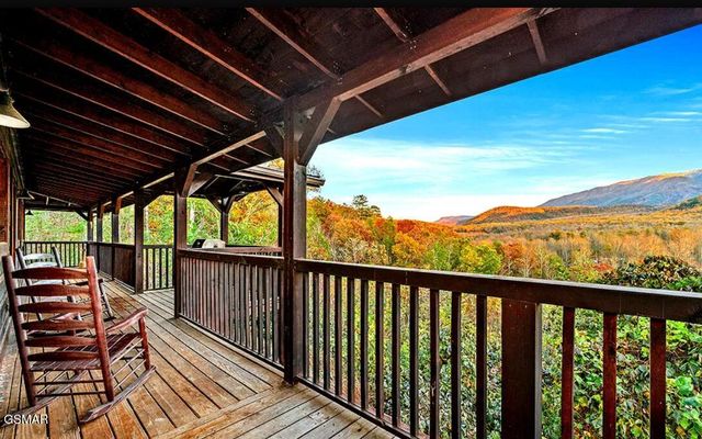 304 Carly Way, Gatlinburg, TN 37738