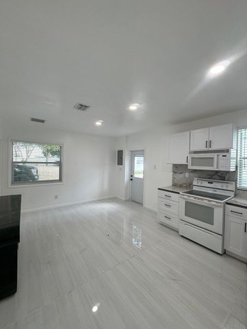 4591 Purdy Lane 8, West Palm Beach, FL 33415
