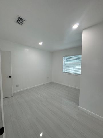 4591 Purdy Lane 8, West Palm Beach, FL 33415