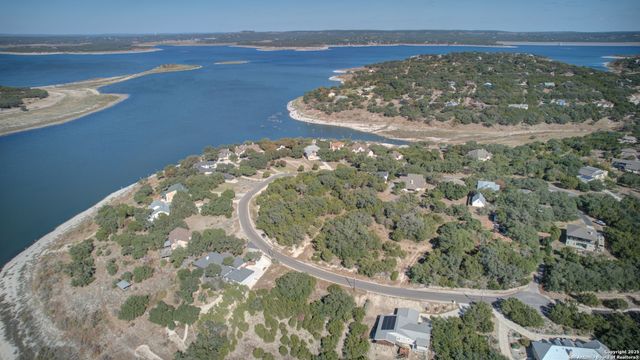 915 Five Oaks, Canyon Lake, TX 78133