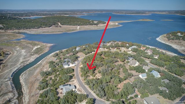 915 Five Oaks, Canyon Lake, TX 78133