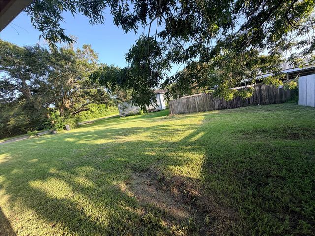 424 Baker Circle, Ames, TX 77575