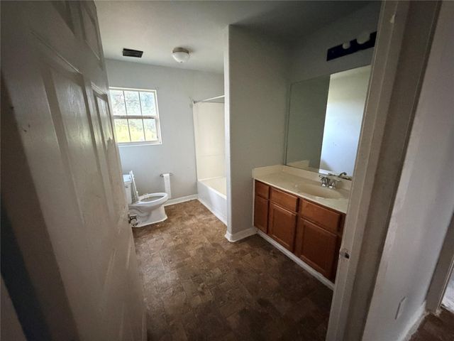 424 Baker Circle, Ames, TX 77575