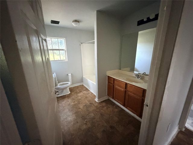424 Baker Circle, Ames, TX 77575