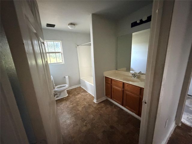 424 Baker Circle, Ames, TX 77575