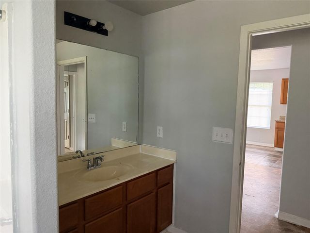 424 Baker Circle, Ames, TX 77575