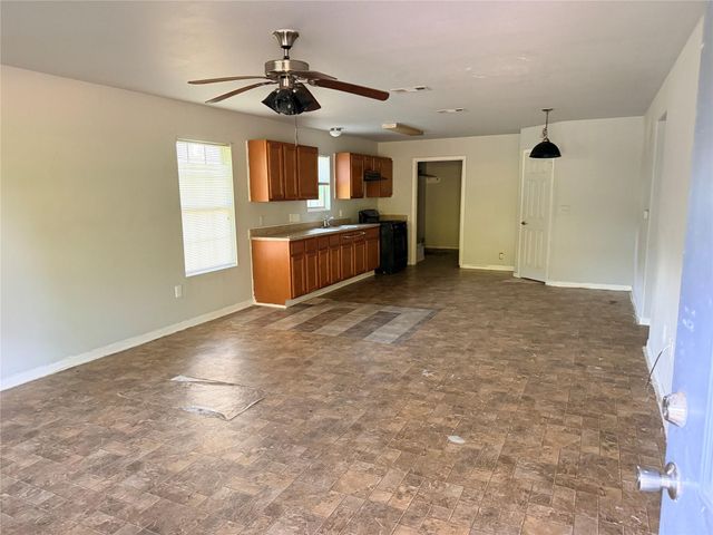 424 Baker Circle, Ames, TX 77575