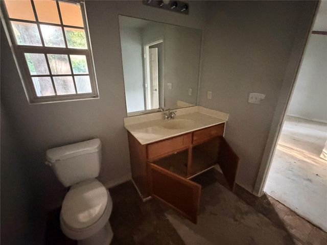 424 Baker Circle, Ames, TX 77575