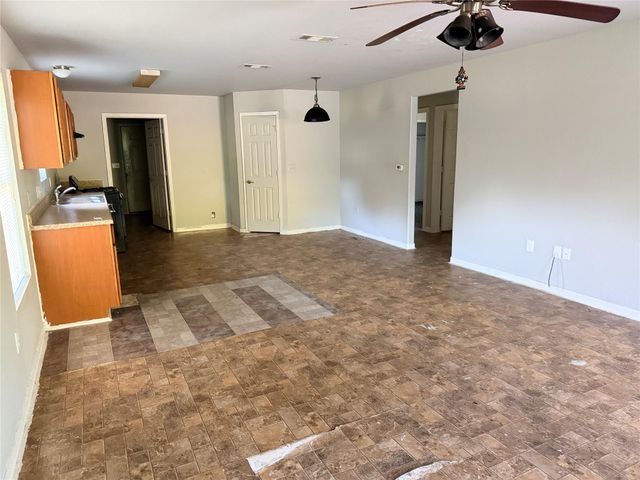 424 Baker Circle, Ames, TX 77575