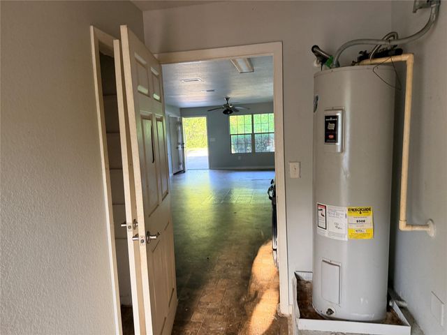 424 Baker Circle, Ames, TX 77575