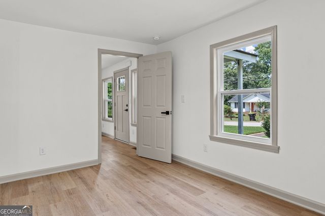 120 Woodlawn Avenue, Griffin, GA 30224