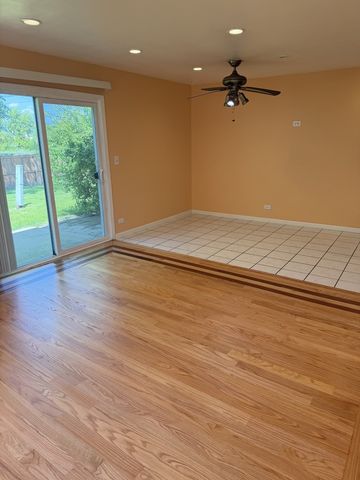 1318 Sunset Drive, Schaumburg, IL 60193