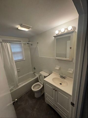 15 Park Ave 6, Foxboro, MA 02035