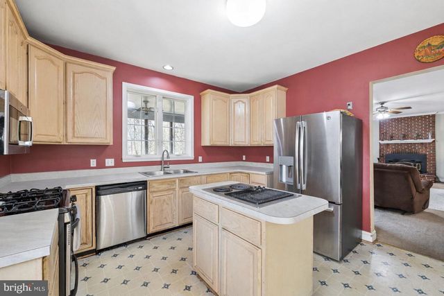 7214 CLIFTON RD, Clifton, VA 20124