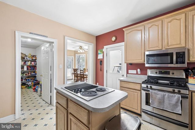 7214 CLIFTON RD, Clifton, VA 20124