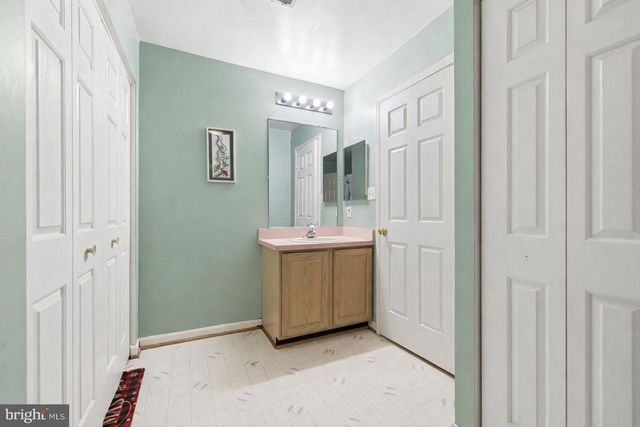7214 CLIFTON RD, Clifton, VA 20124
