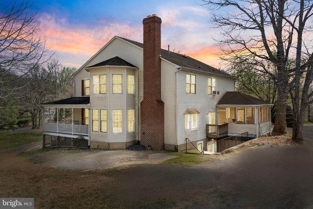 7214 CLIFTON RD, Clifton, VA 20124