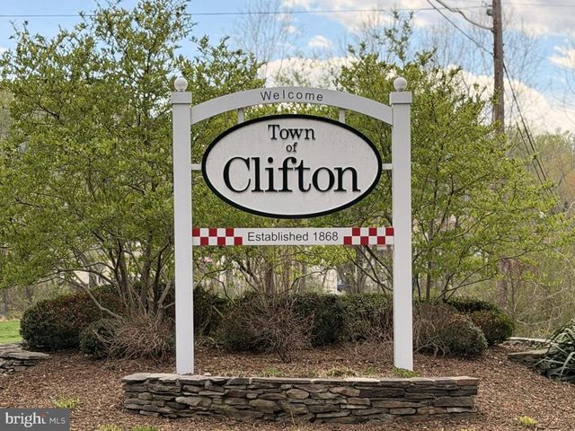 7214 CLIFTON RD, Clifton, VA 20124