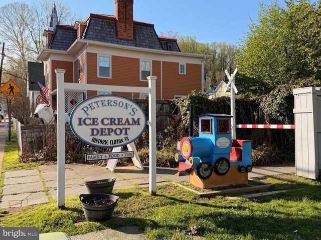 7214 CLIFTON RD, Clifton, VA 20124