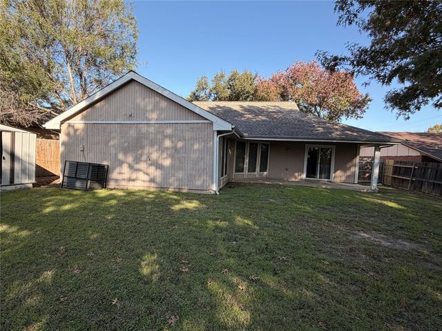 930 Lemontree Drive, Arlington, TX 76017