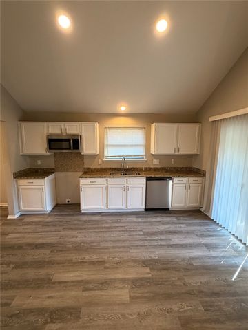 930 Lemontree Drive, Arlington, TX 76017