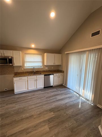 930 Lemontree Drive, Arlington, TX 76017