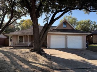 930 Lemontree Drive, Arlington, TX 76017