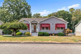 114 Brooksedge Dr, Center Twp, PA 16001