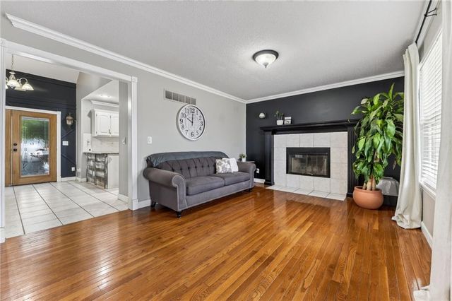 21417 E 50th Terrace Court, Blue Springs, MO 64015