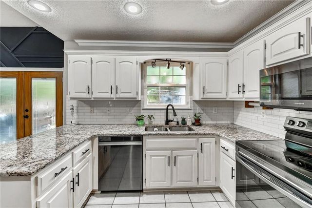 21417 E 50th Terrace Court, Blue Springs, MO 64015