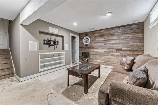 21417 E 50th Terrace Court, Blue Springs, MO 64015