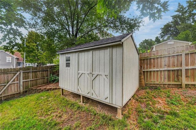 21417 E 50th Terrace Court, Blue Springs, MO 64015