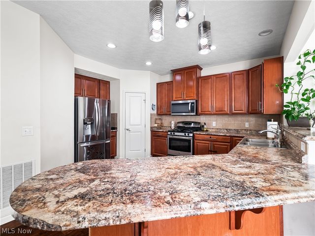 111 Slippery Rock Lane, Berea, OH 44017