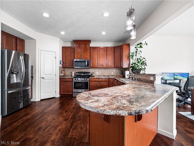 111 Slippery Rock Lane, Berea, OH 44017