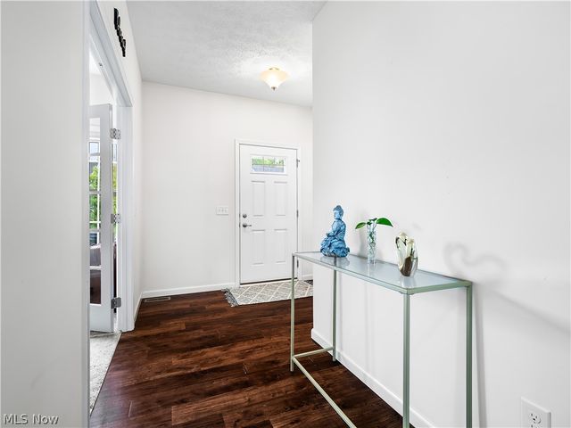 111 Slippery Rock Lane, Berea, OH 44017