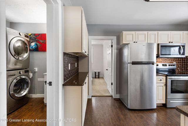 607 Park Street, Grand Ledge, MI 48837