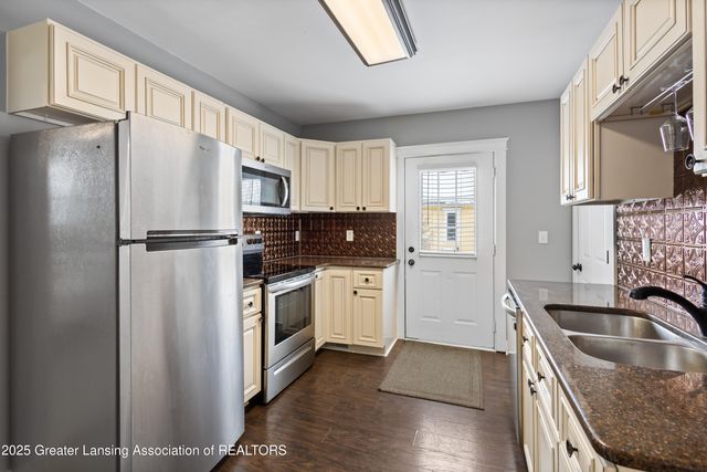 607 Park Street, Grand Ledge, MI 48837