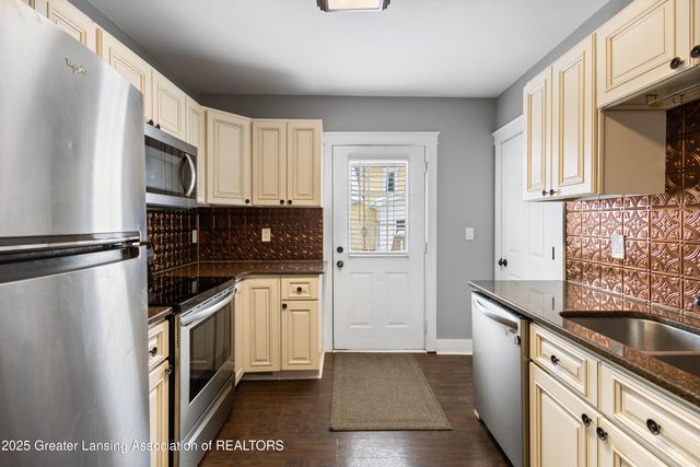 607 Park Street, Grand Ledge, MI 48837