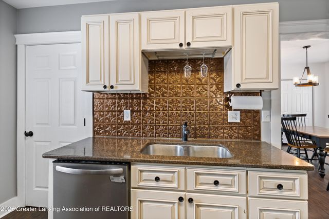 607 Park Street, Grand Ledge, MI 48837