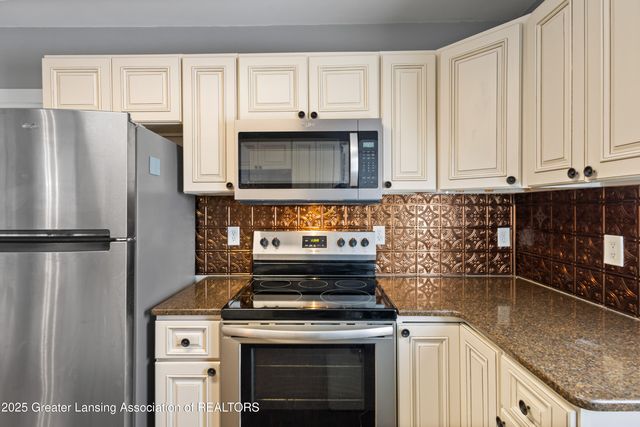 607 Park Street, Grand Ledge, MI 48837