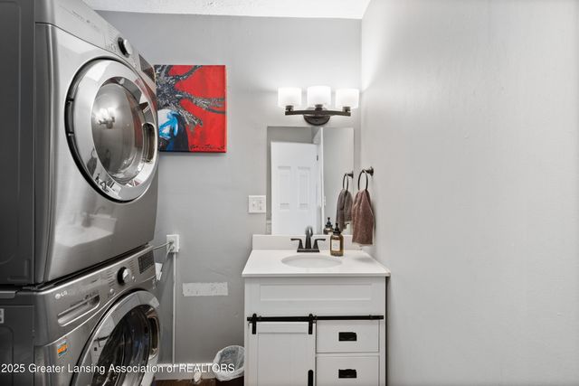 607 Park Street, Grand Ledge, MI 48837