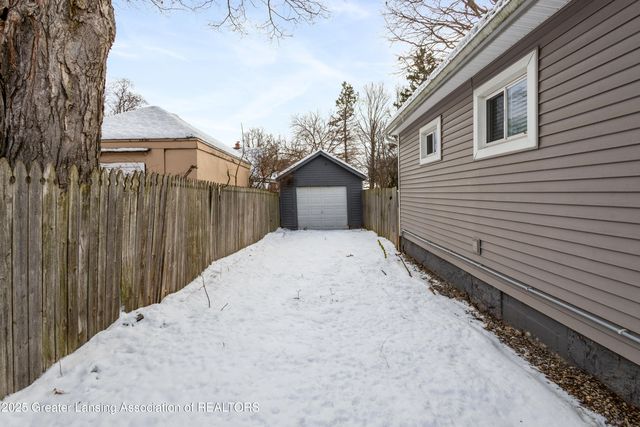 607 Park Street, Grand Ledge, MI 48837