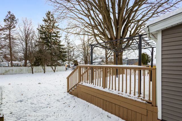 607 Park Street, Grand Ledge, MI 48837