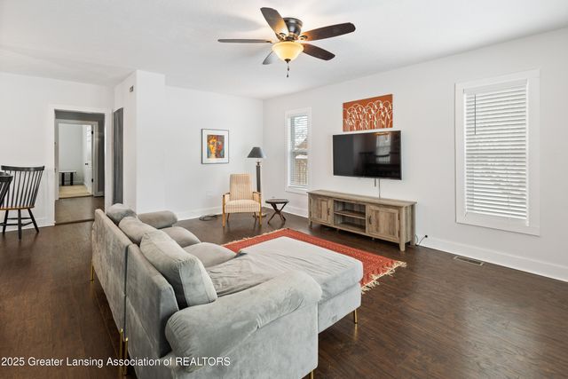 607 Park Street, Grand Ledge, MI 48837