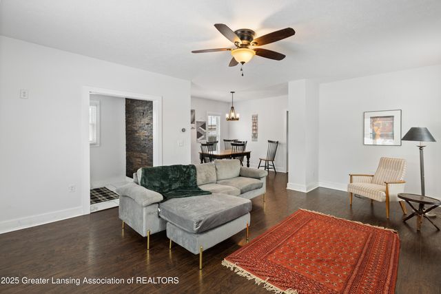 607 Park Street, Grand Ledge, MI 48837