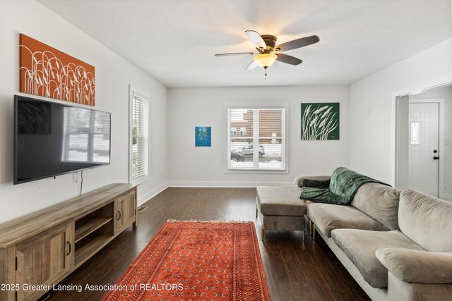 607 Park Street, Grand Ledge, MI 48837