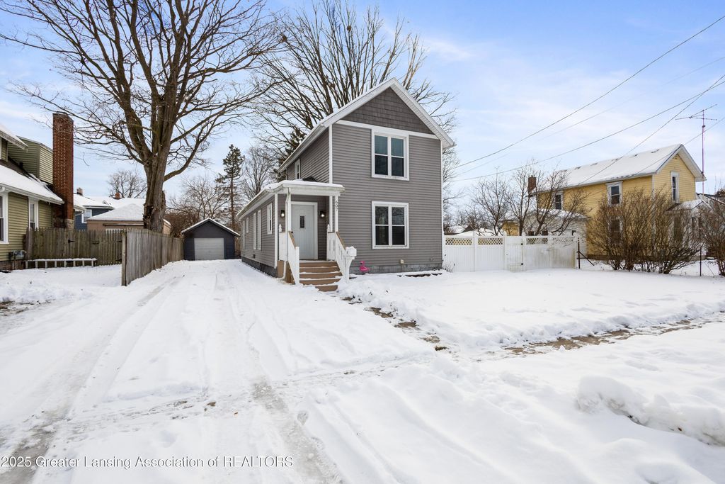 607 Park Street, Grand Ledge, MI 48837