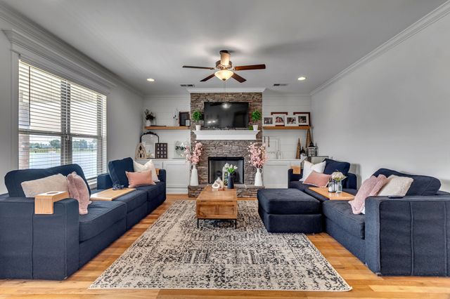 1724 Day Flower Dr, Murfreesboro, TN 37130